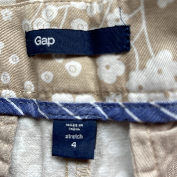 GAP SHORTS SIZE 4 - Picture 7 of 11